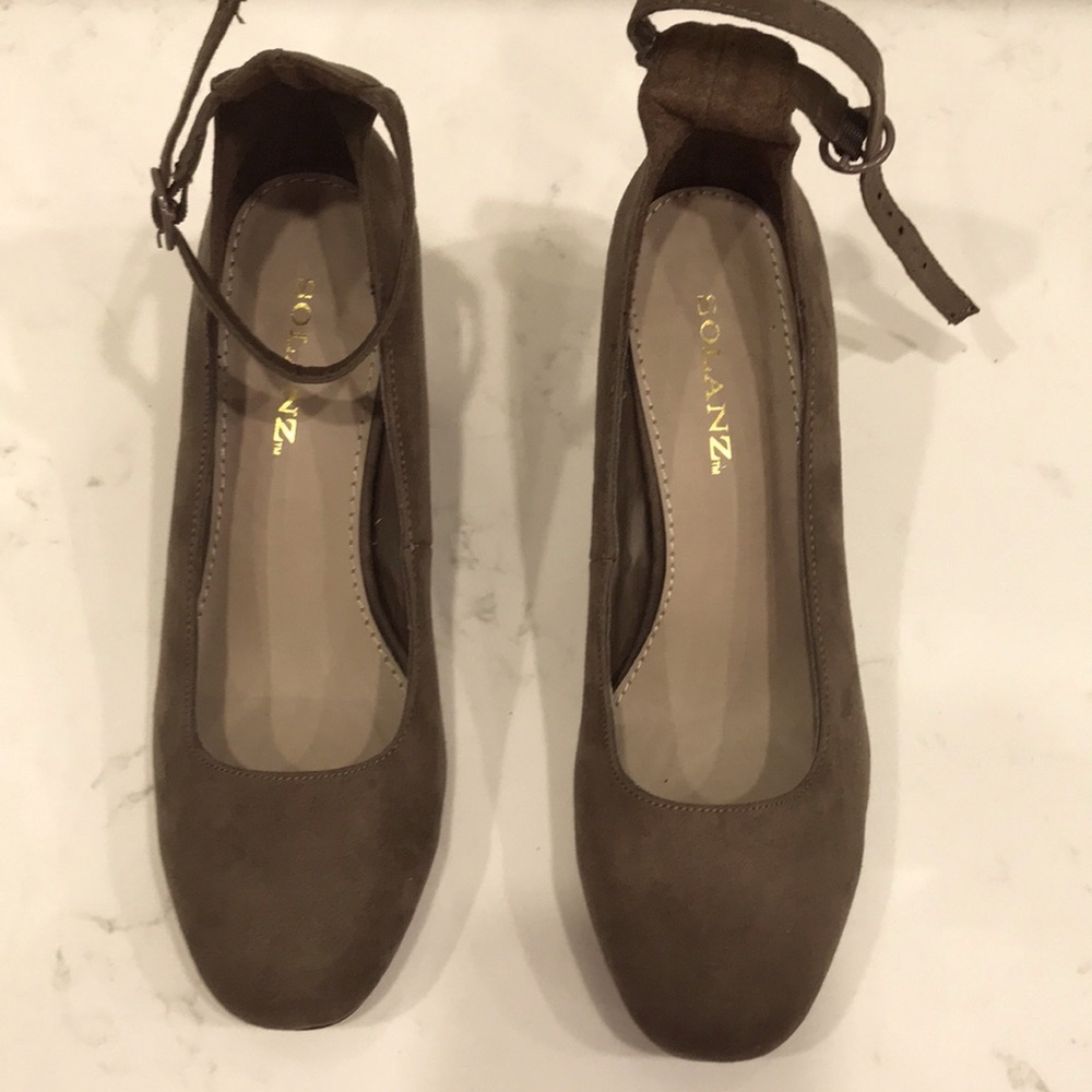 LADIES HEELS “SOLANZ” size 7 rubber sole w buckle around ankle. 2” HEEL NO SCUFF
